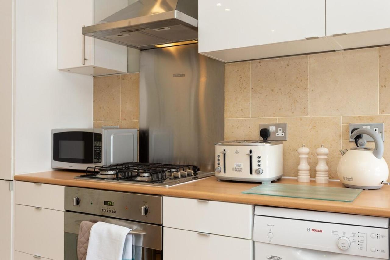Quaint 2 Bedroom Flat - 9 Minutes Walk To Vauxhall Tube London Exteriör bild